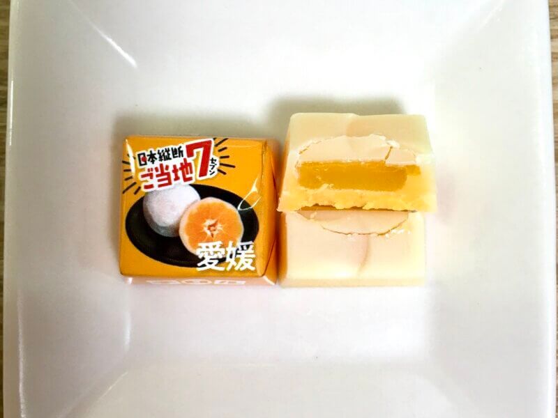 期間限定チロルチョコの愛媛県「みかん大福味」の中身