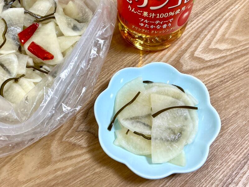 りんご酢と大根で作った千枚漬け