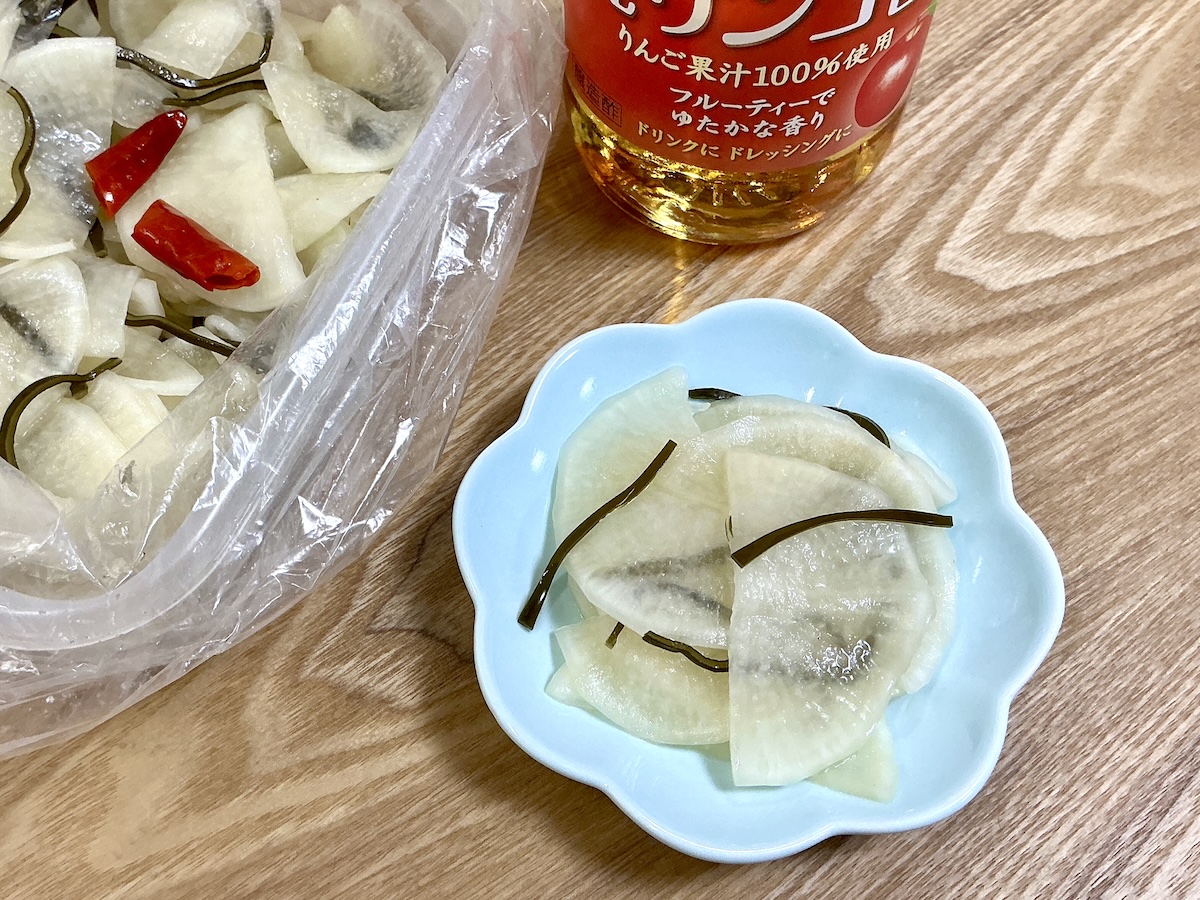 りんご酢と大根で作った千枚漬け