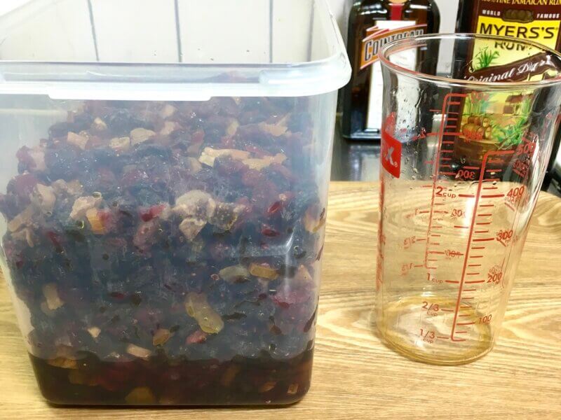 ドライフルーツ2kgに対してラム酒を500ml入れたところ