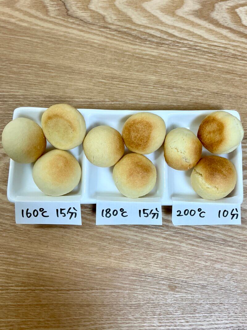 トースターの3つの温度で焼いたスノーボールクッキー。左から160℃/15分・180℃/15分・200℃/10分