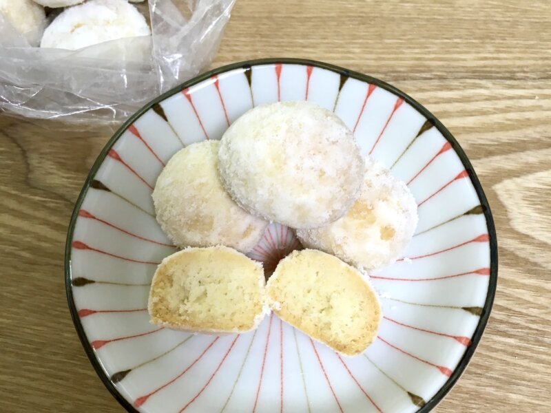 溶かしバターで作ったスノーボールクッキー