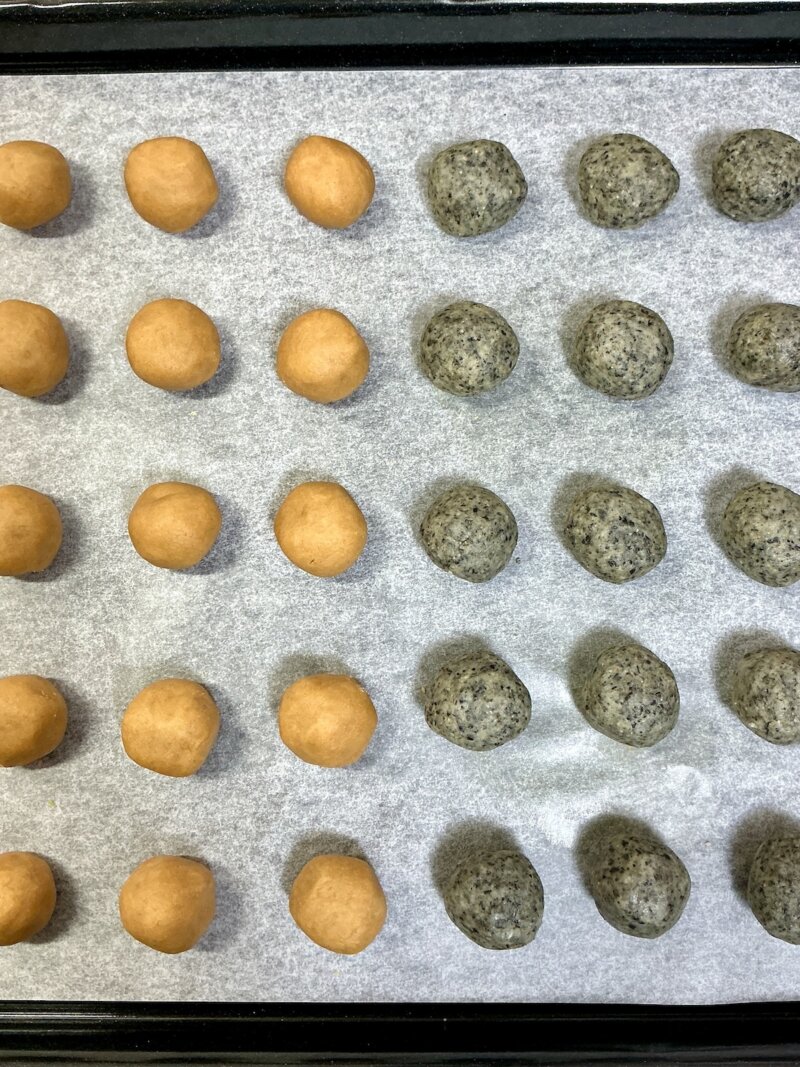 きなこ・黒ごまのスノーボールクッキーの焼く前