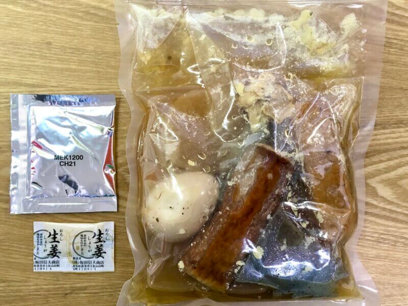 姫路おでんの箱の中身を出したところ