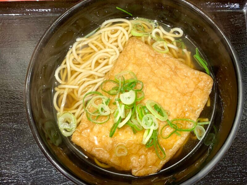 姫路駅の新幹線乗り換え口横にある「まねきダイニング」で食べたきつねそば