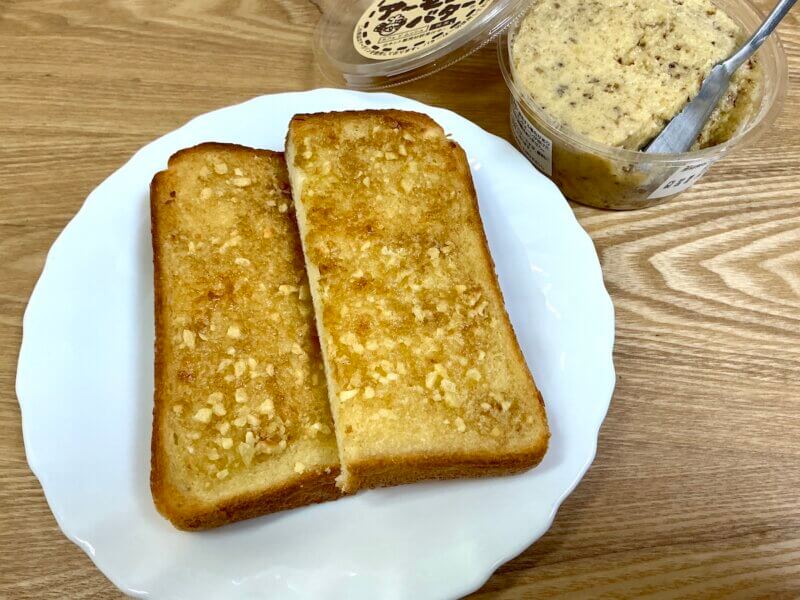 アーモンドトーストを盛り付けたところ