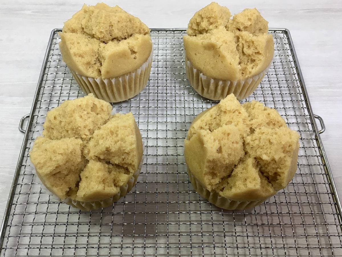 卵や牛乳を使用せずに作った黒糖蒸しパン