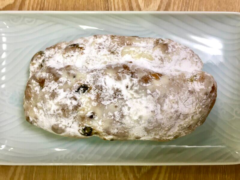 パン屋さんで購入したシュトーレン