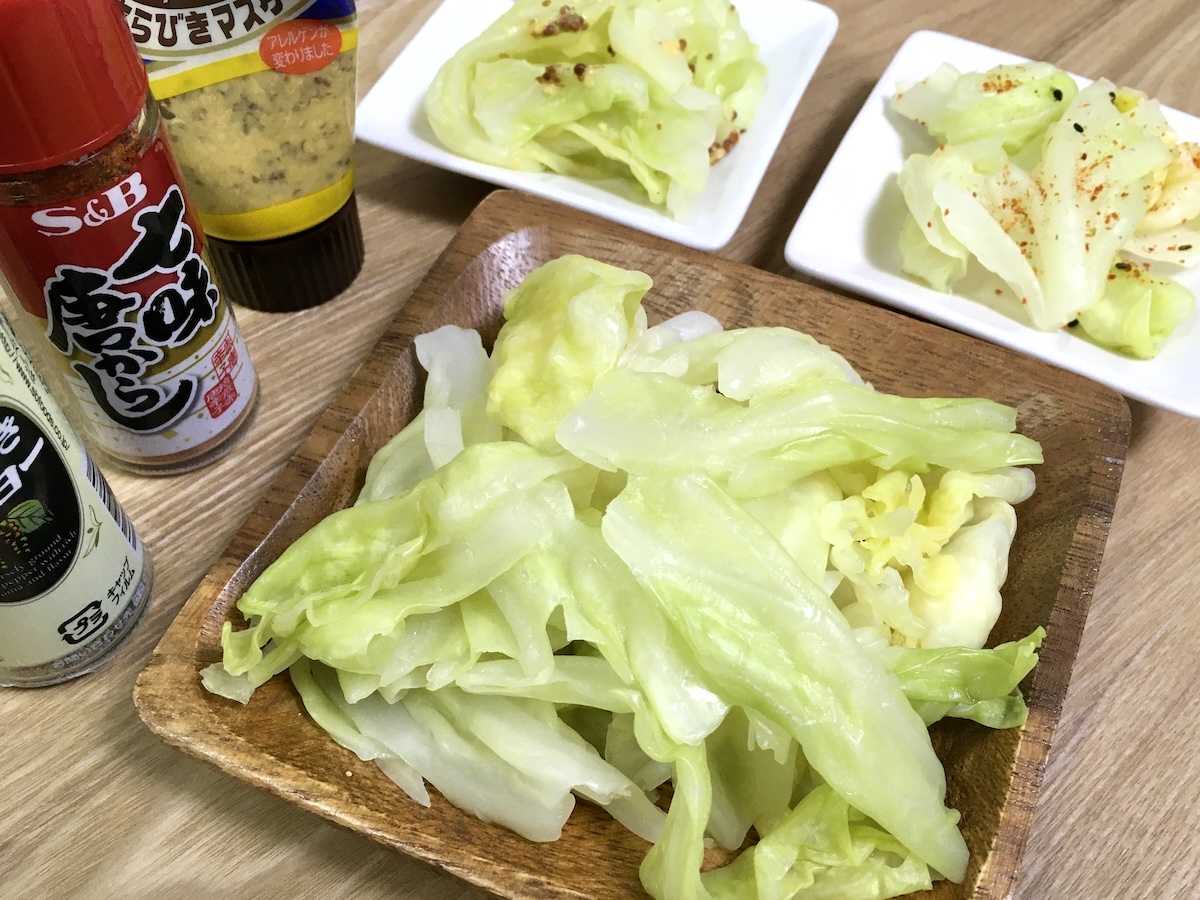 レンジで作った塩キャベツを盛り付けた様子