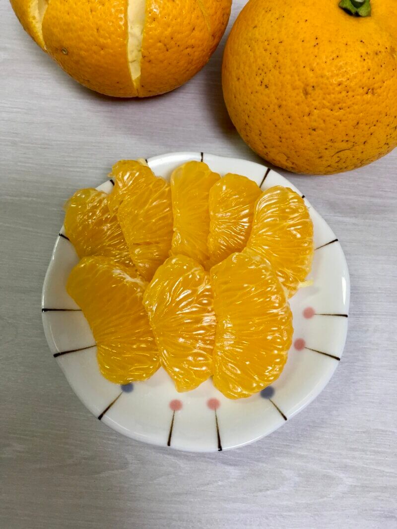 しまなみの駅御島で購入した無農薬はっさくの皮を剥いたところ