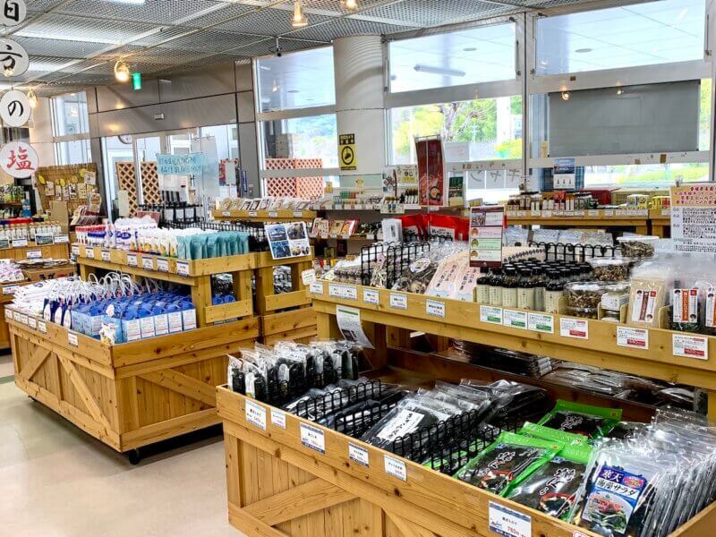 大三島「多々羅しまなみ公園」売店の海産物コーナー
