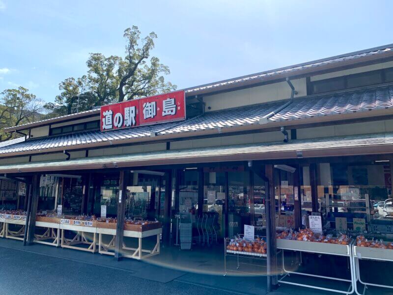 愛媛県大三島にある「しまなみの駅 御島」の外観