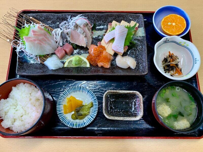 大三島「多々羅しまなみ公園」レストランメニュー「厳選お造里定食」