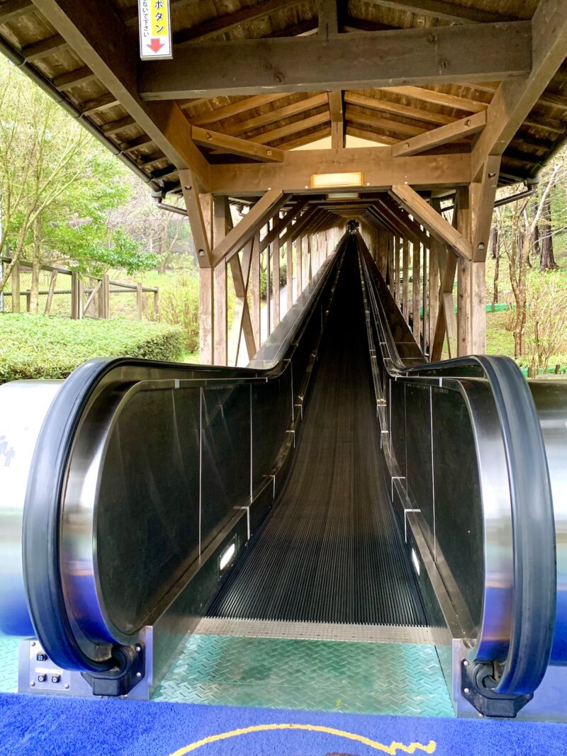 松江フォーゲルパーク内にある全長140mの動く歩道