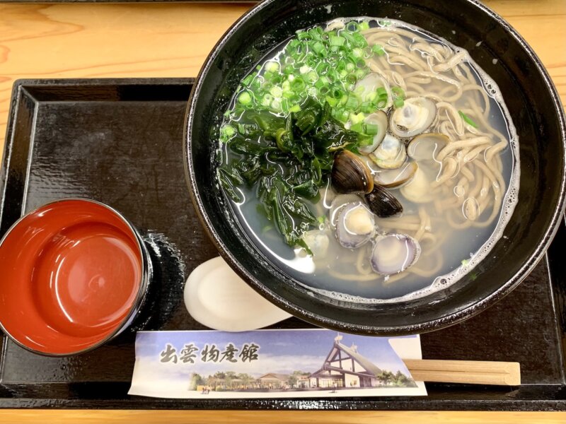 そば処 吉兆で注文した「神在そば」の写真