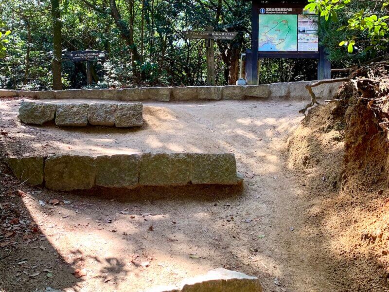 宮島弥山の紅葉谷登山ルート途中にあるロープウェー合流地点