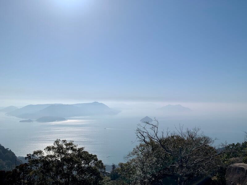 宮島弥山の展望台から見た瀬戸内海を見渡した写真