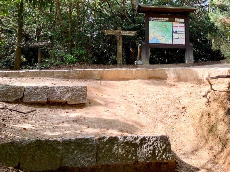 宮島弥山の紅葉谷登山ルートとロープウェーの合流地点