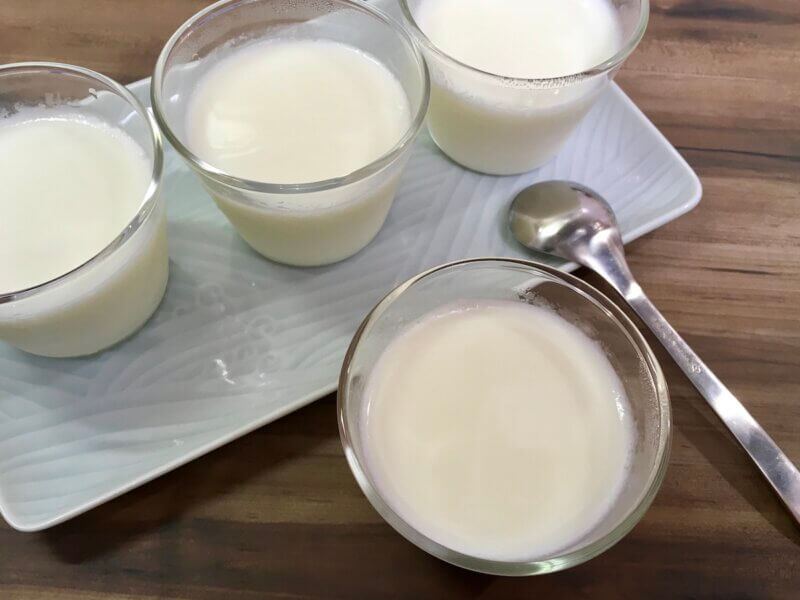材料3つゼラチンで作った牛乳プリン