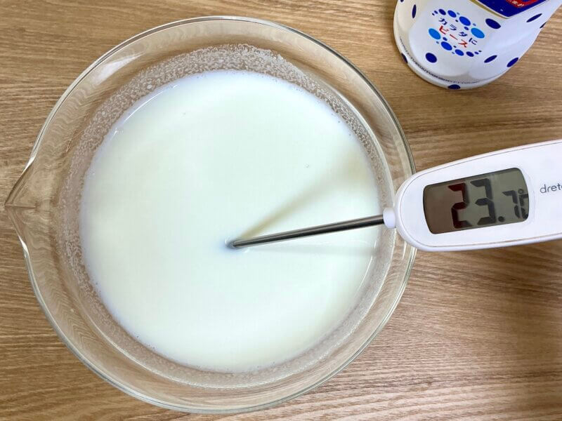 冷たい牛乳と原液カルピスを入れた後のプリン液23.7℃