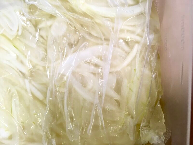 玉ねぎをリンゴ酢に浸けて3日後の様子