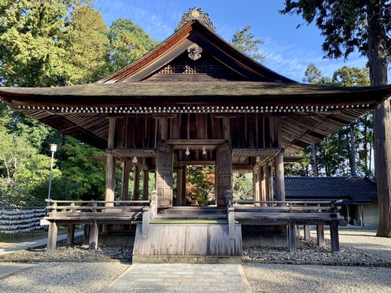 松江市にある熊野大社の舞殿の写真
