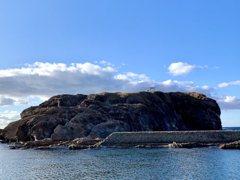 日御碕神社の近くにある経島の様子