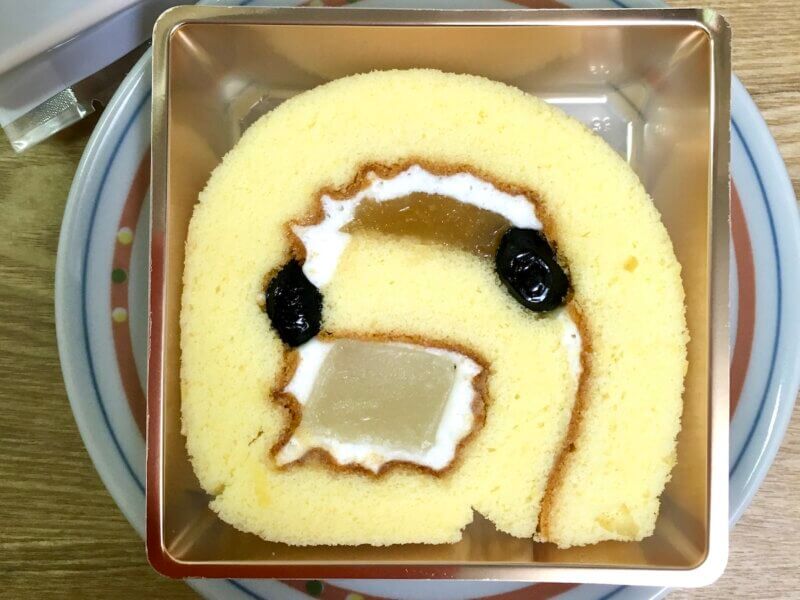 岡山土産の「おかやまロール」のカット売りの中身