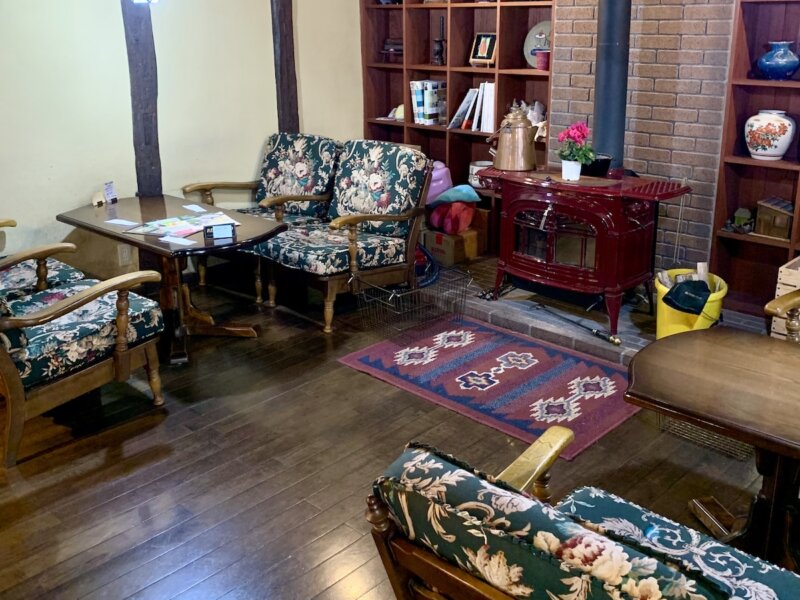 出雲の人気カフェ「cafe naka蔵」のソファ席