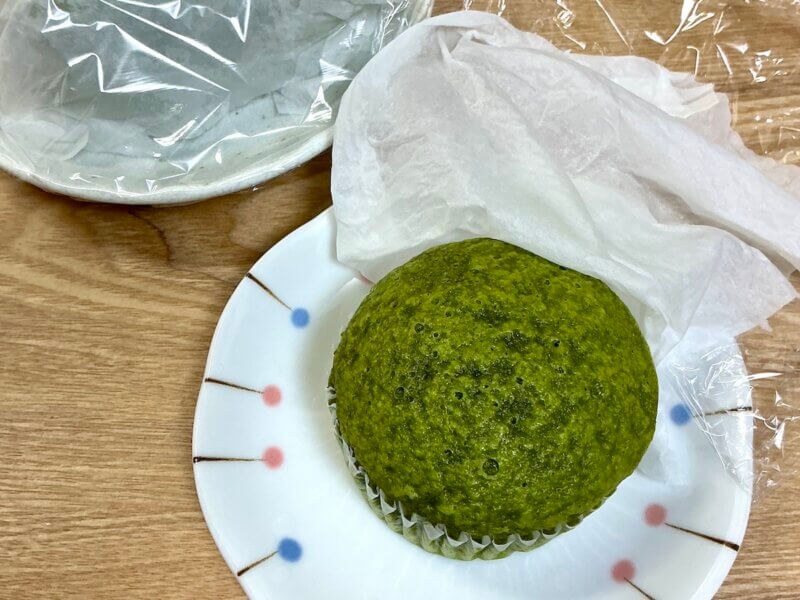 解凍した抹茶蒸しパン