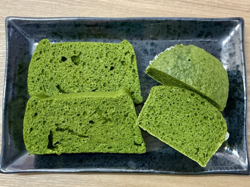 出来上がった抹茶蒸しパンの断面