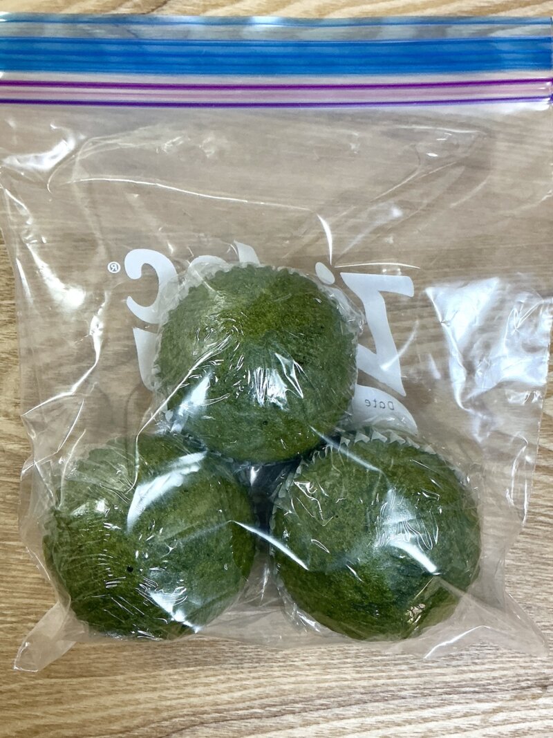 密閉容器に入れている抹茶蒸しパン