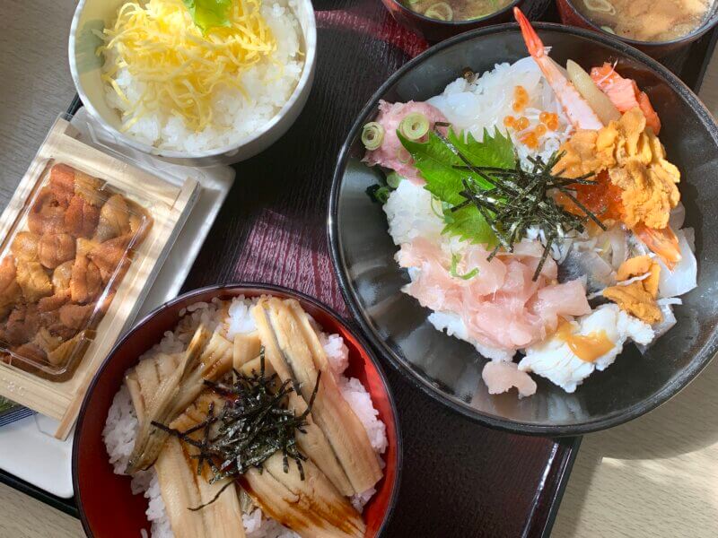 大三島にある人気店「大漁」で食べた３品が並んでいる様子の写真