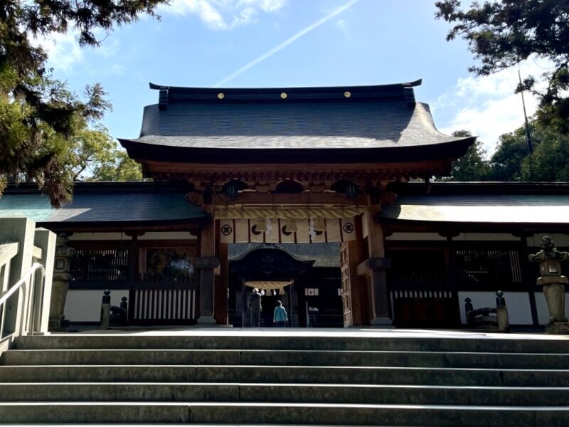 大三島にある大山祇神社の境内にある神門を撮った写真