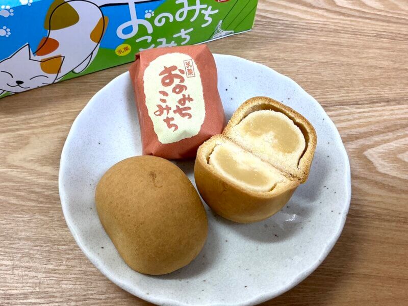 高坂PA下りで購入したおのみちこみちの中身をお皿に盛り付けた様子
