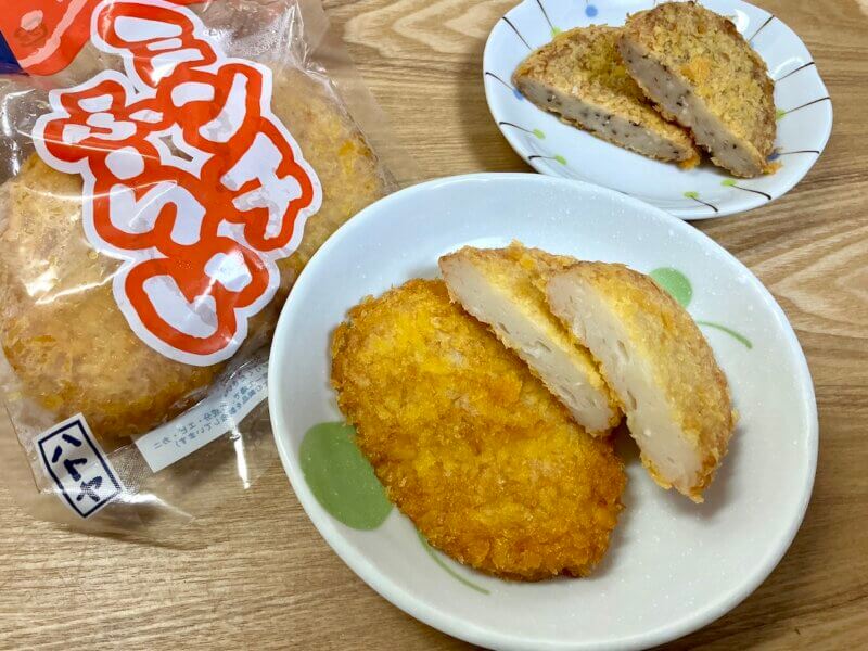 ハトヤのミンチフライをお皿に盛り付けた様子