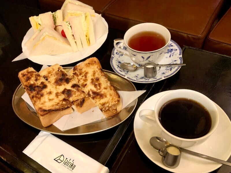 大陸本店で注文したメニューを並べた様子