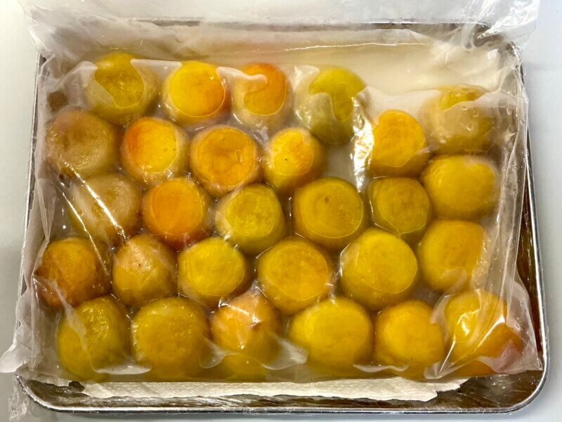 塩漬けした梅の7日後の梅酢が上がってきた様子