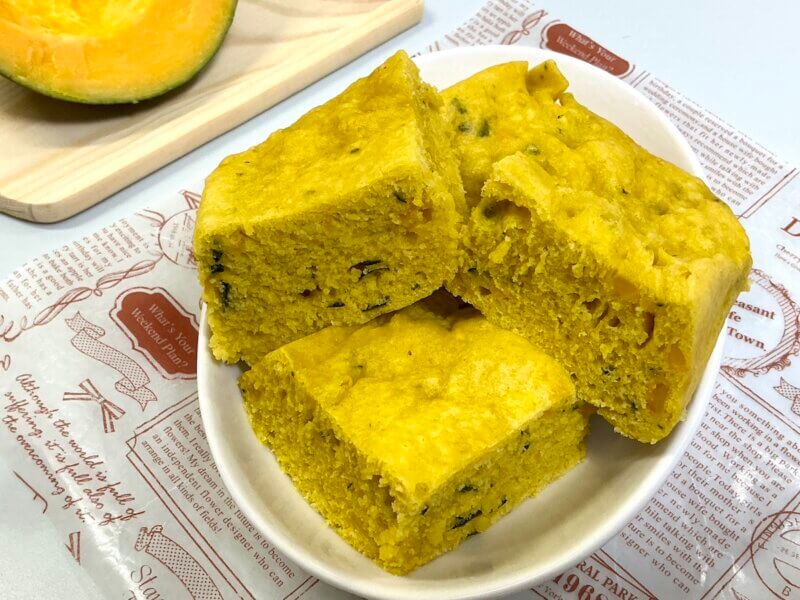 レンジで作ったかぼちゃ蒸しパン